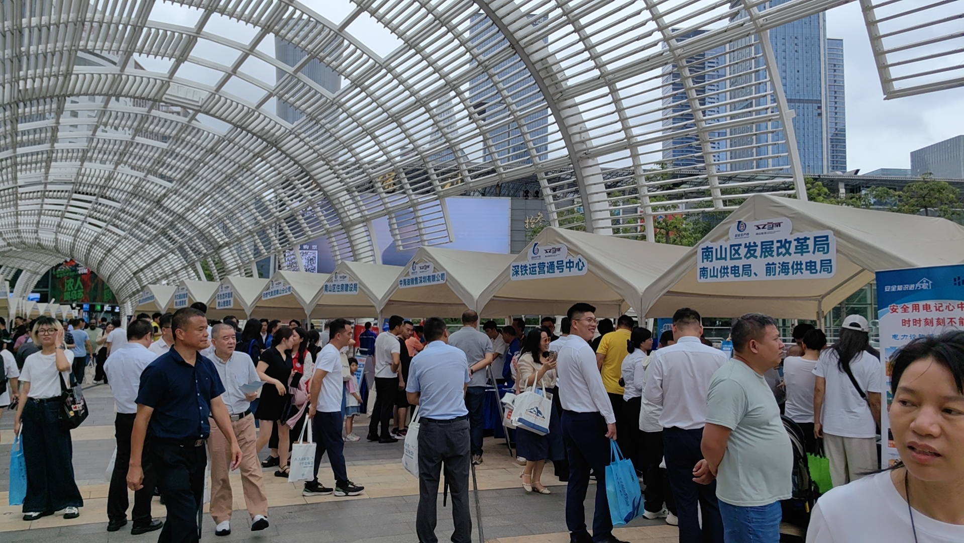 2025年6月，深圳市以“人人讲安全、个个会应急——查找身边安全隐患”为主题，全面开展“安全生产月”系列活动。